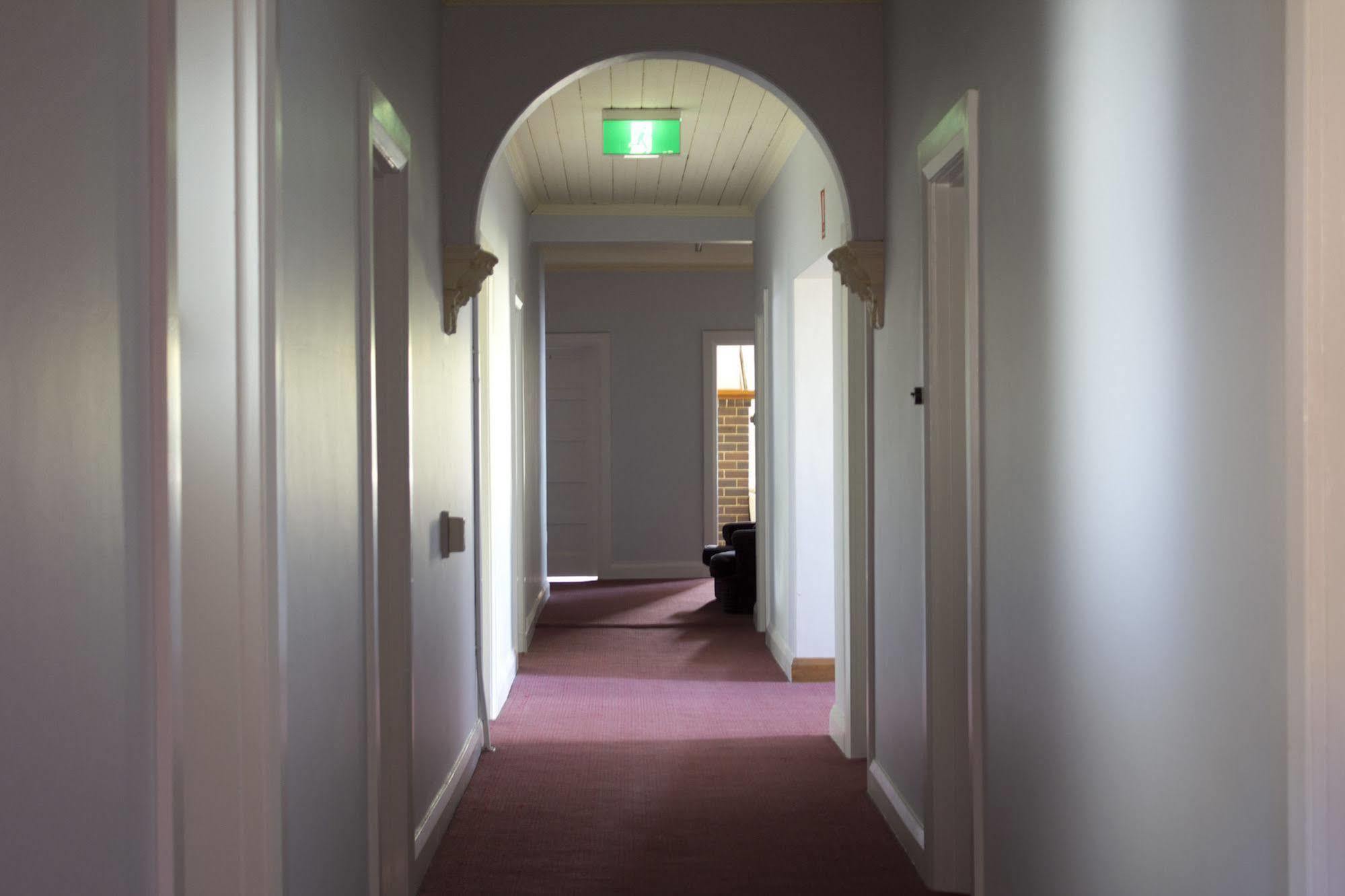Court House Hotel Boorowa Exterior foto